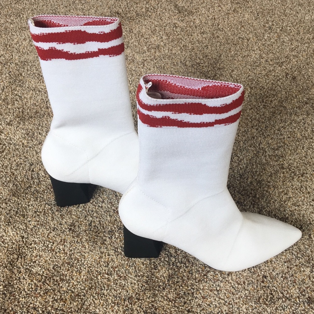 NWOT Brand new Zara ankle white sock boots.
